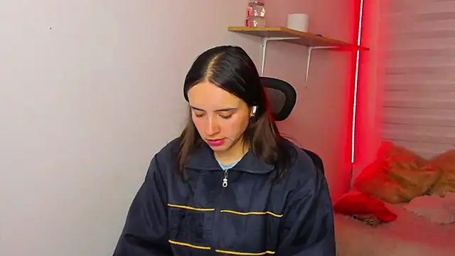 Snapshot of Emily_Lindey chatting on November 23, 2025, 3:17 am Emily Lindey online show from November 23, 2025, 3:17 am