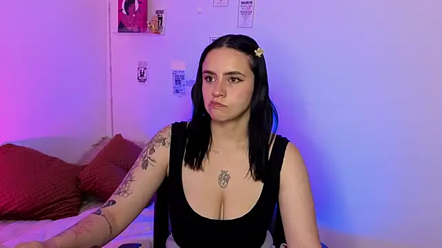 Emily Lindey online show from April 23, 2026, 2:57 am