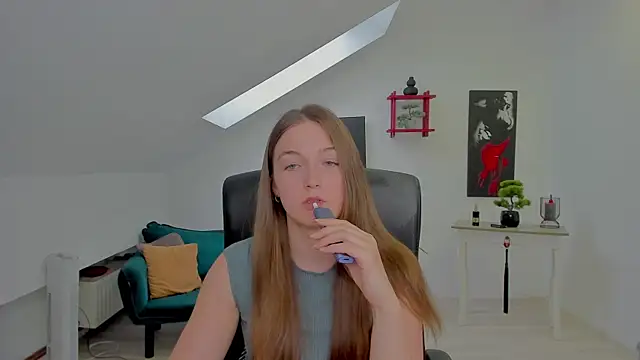 AnneWilsonn online show from May 18, 2026, 6:52 am