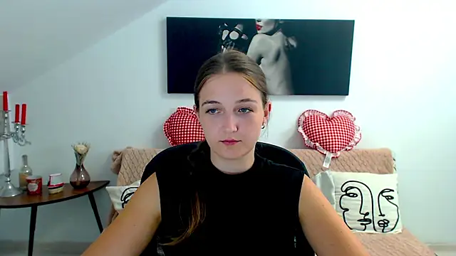 AnneWilsonn online show from July 7, 2026, 7:23 am