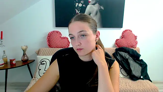 AnneWilsonn online show from July 21, 2026, 6:49 am