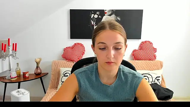 AnneWilsonn online show from August 3, 2026, 7:18 am