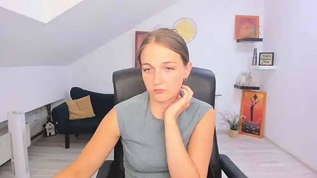 AnneWilsonn online show from August 3, 2026, 12:21 pm