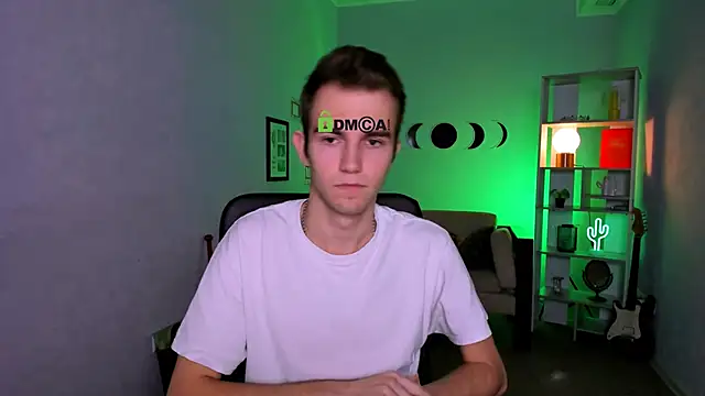 Snapshot of astren_villo chatting on December 3, 2025, 1:20 pm astren villo online show from December 3, 2025, 1:20 pm