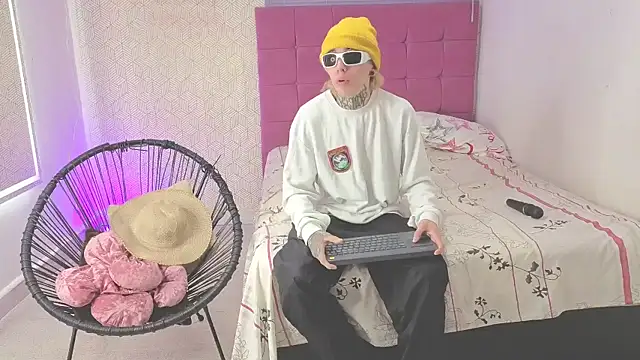 lily and wan online show from October 29, 2025, 3:42 am