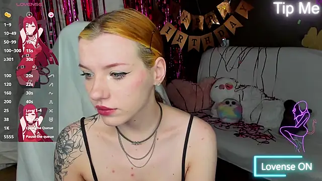 Snapshot of MeganNewCat chatting on June 14, 2026, 9:28 pm MeganNewCat online show from June 14, 2026, 9:28 pm