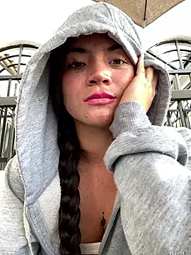 PamelaJonsom  online show from January 14, 2026, 12:55 pm