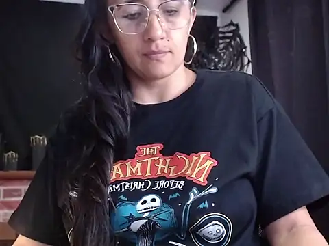 Lucyy Naugthy online show from October 28, 2025, 12:52 pm