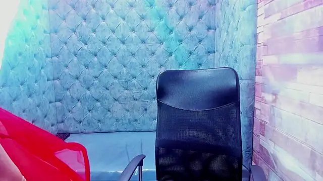 Agatha Leon  online show from March 13, 2026, 7:20 pm