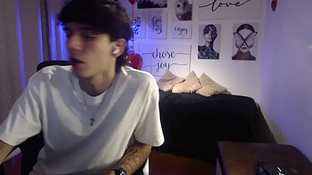 AmethystShadow17 online show from February 21, 2026, 8:43 pm