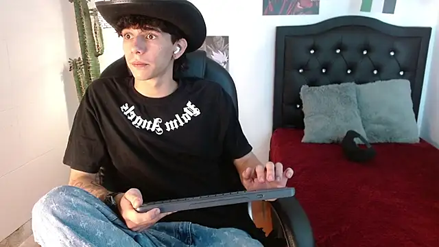 AmethystShadow17 online show from July 11, 2026, 4:26 am
