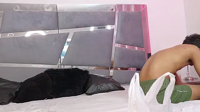 Snapshot of Desire4Duo chatting on November 23, 2025, 1:55 pm Desire4Duo online show from November 23, 2025, 1:55 pm