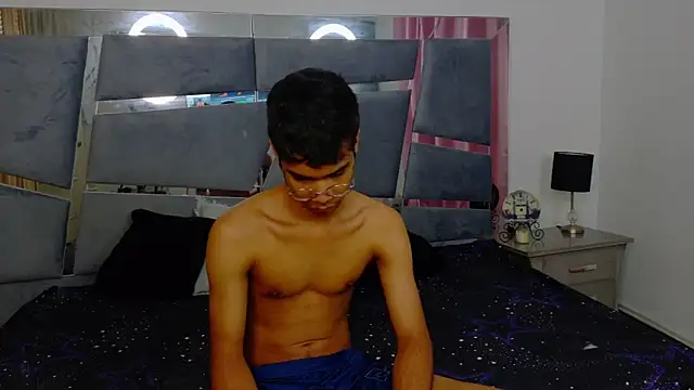 Snapshot of Desire4Duo chatting on November 28, 2025, 1:25 pm Desire4Duo online show from November 28, 2025, 1:25 pm