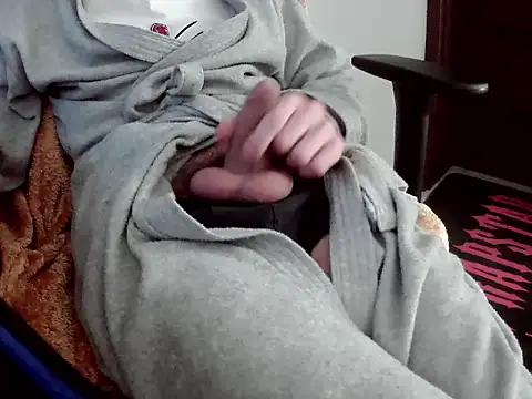Snapshot of Batboy94 chatting on January 8, 2026, 12:13 am Batboy94 online show from January 8, 2026, 12:13 am