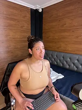 Yvonny27 online show from March 10, 2026, 10:37 pm