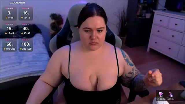 SummerTina online show from March 17, 2026, 1:36 pm