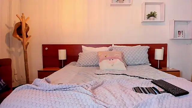 Snapshot of Cat__Moon__ chatting on November 21, 2025, 9:02 pm Cat Moon online show from November 21, 2025, 9:02 pm