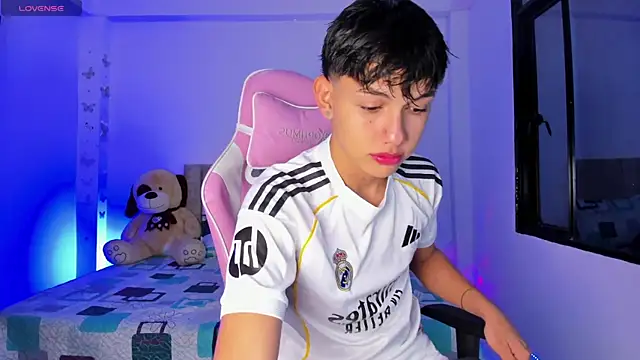 Axel Cody  online show from March 17, 2026, 11:35 am