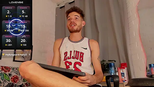 Snapshot of MATEO_HUNTER chatting on December 15, 2025, 3:00 am MATEO HUNTER online show from December 15, 2025, 3:00 am