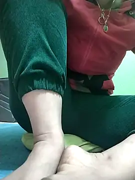 Snapshot of Amanda-_ena- chatting on October 27, 2025, 4:49 am Amanda- ena- online show from October 27, 2025, 4:49 am