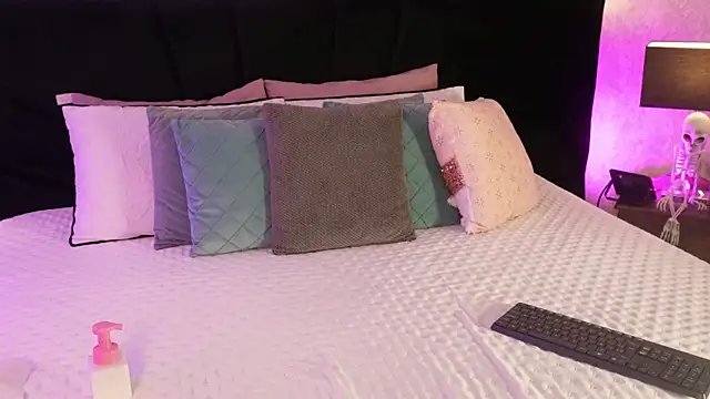 mariianna lopez  online show from March 5, 2026, 7:10 pm