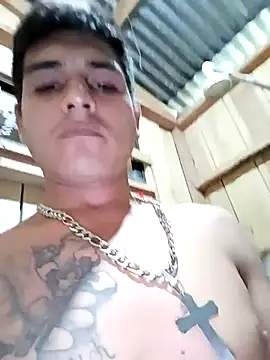 Snapshot of LuisMA2217 chatting on November 11, 2025, 4:40 pm LuisMA2217 online show from November 11, 2025, 4:40 pm