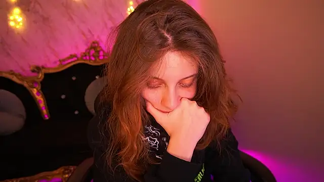 CuteeFoxy online show from January 16, 2026, 2:21 pm