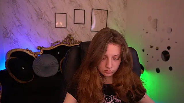 Snapshot of CuteeFoxy chatting on May 26, 2026, 12:56 pm CuteeFoxy online show from May 26, 2026, 12:56 pm