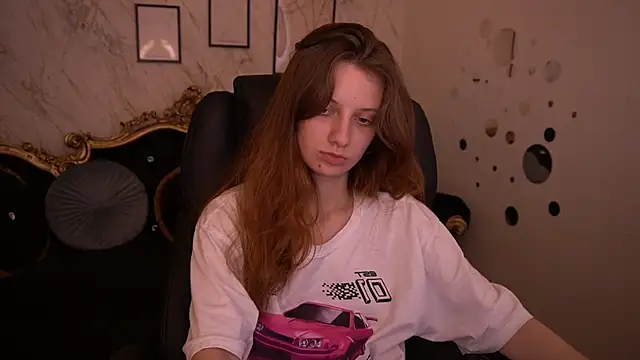 Snapshot of CuteeFoxy chatting on May 27, 2026, 12:35 pm CuteeFoxy online show from May 27, 2026, 12:35 pm