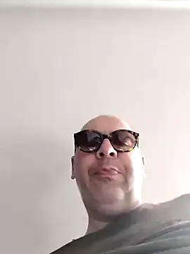 nicolaspgarnier online show from March 7, 2026, 10:34 am