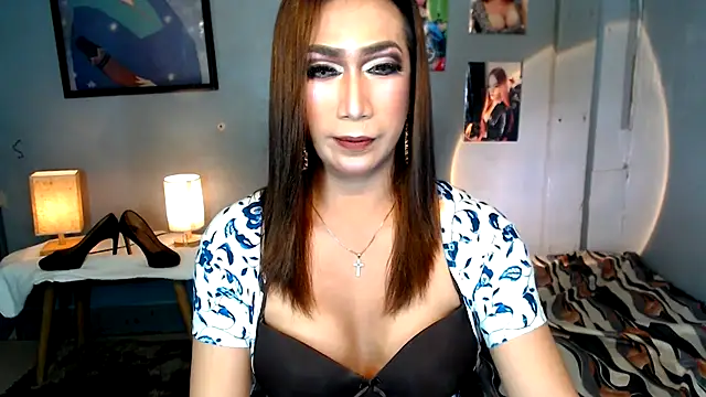 Snapshot of littleredbunny27 chatting on March 23, 2026, 12:31 pm littleredbunny27 online show from March 23, 2026, 12:31 pm