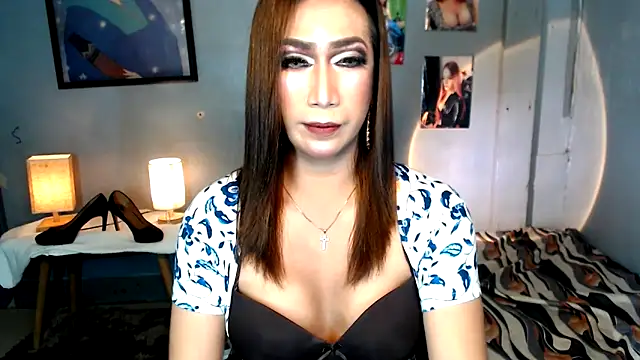 Snapshot of littleredbunny27 chatting on April 7, 2026, 5:46 pm littleredbunny27 online show from April 7, 2026, 5:46 pm