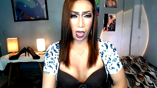 Snapshot of littleredbunny27 chatting on April 8, 2026, 7:03 pm littleredbunny27 online show from April 8, 2026, 7:03 pm