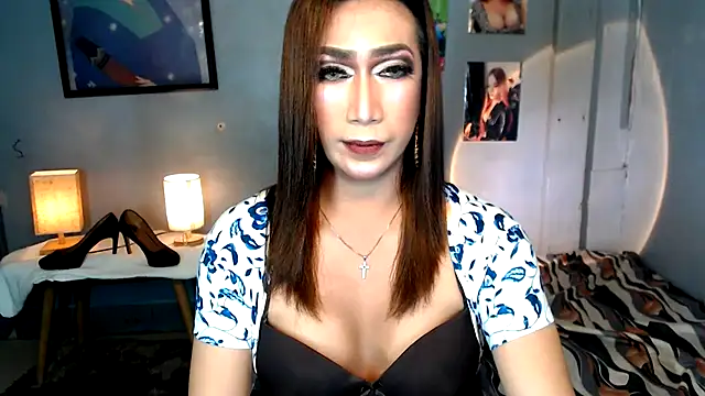 Snapshot of littleredbunny27 chatting on June 1, 2026, 8:49 am littleredbunny27 online show from June 1, 2026, 8:49 am