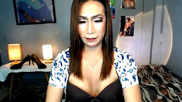 Snapshot of littleredbunny27 chatting on June 3, 2026, 9:31 pm littleredbunny27 online show from June 3, 2026, 9:31 pm