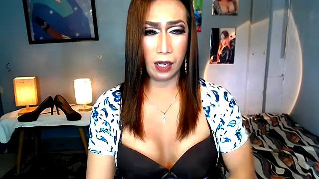 Snapshot of littleredbunny27 chatting on June 12, 2026, 12:15 pm littleredbunny27 online show from June 12, 2026, 12:15 pm