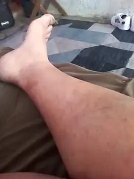 Snapshot of Motoboy100 chatting on November 19, 2025, 11:32 am Motoboy100 online show from November 19, 2025, 11:32 am