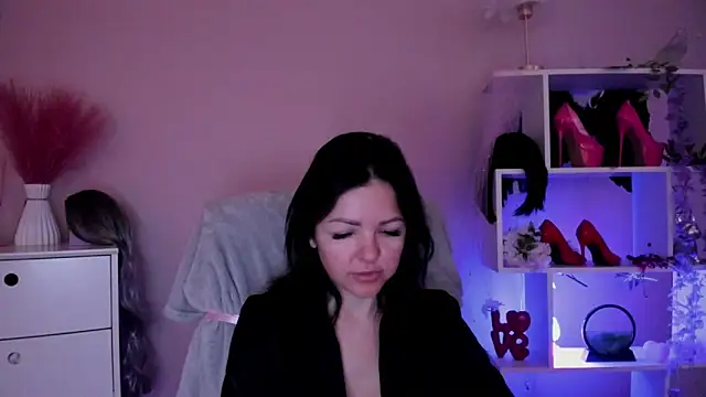 Mollybloom40 online show from May 5, 2026, 6:43 am