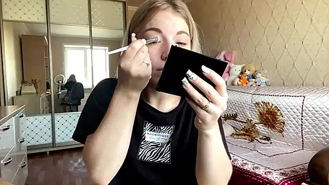 Snapshot of HoppedArea chatting on November 8, 2025, 8:25 am HoppedArea online show from November 8, 2025, 8:25 am