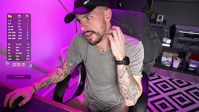 monsieurguitsxxx online show from December 16, 2025, 1:27 pm