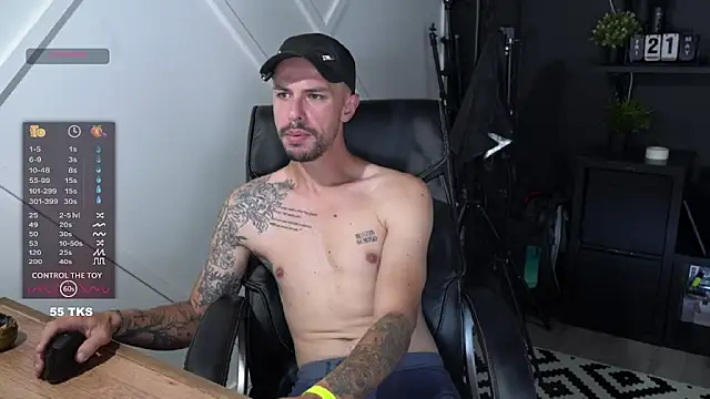 monsieurguitsxxx online show from June 28, 2026, 11:16 am