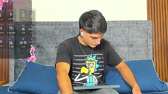 Snapshot of Apolo_moon18 chatting on November 8, 2025, 7:45 pm Apolo moon18 online show from November 8, 2025, 7:45 pm