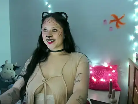 Snapshot of _Emily_vixen chatting on October 21, 2025, 3:40 am Emily vixen online show from October 21, 2025, 3:40 am