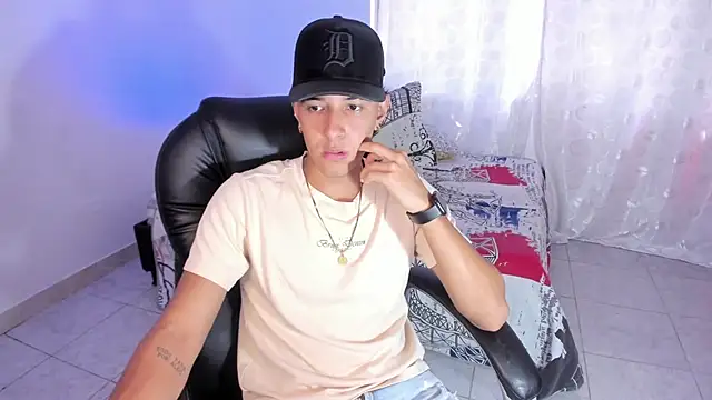 Snapshot of Hayden_Boy_ chatting on October 22, 2025, 2:28 pm Hayden Boy online show from October 22, 2025, 2:28 pm