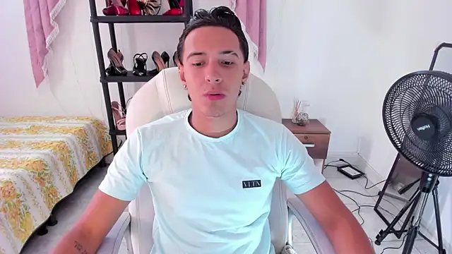 Snapshot of Hayden_Boy_ chatting on November 1, 2025, 7:16 pm Hayden Boy online show from November 1, 2025, 7:16 pm