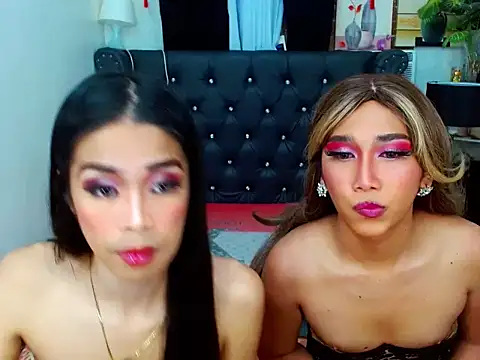 LovelyTs4U online show from November 16, 2025, 2:33 pm