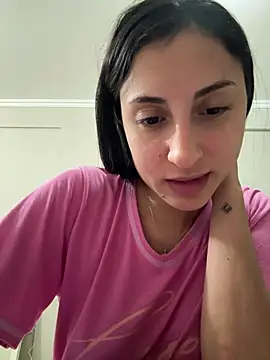 Snapshot of itsmiasofia chatting on June 3, 2026, 1:08 am itsmiasofia online show from June 3, 2026, 1:08 am