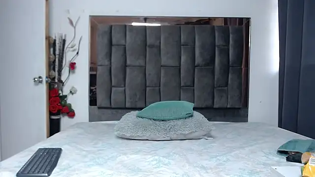 Snapshot of Salmma_Milf chatting on November 28, 2025, 11:35 am Salmma Milf online show from November 28, 2025, 11:35 am