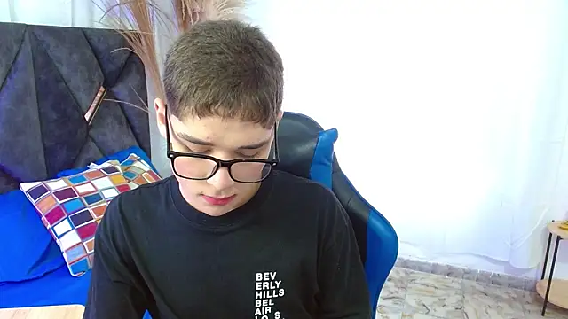 Snapshot of Mattass18 chatting on November 12, 2025, 1:44 pm Mattass18 online show from November 12, 2025, 1:44 pm