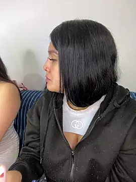 Snapshot of Mellani_luod chatting on June 17, 2026, 3:42 am Mellani luod online show from June 17, 2026, 3:42 am